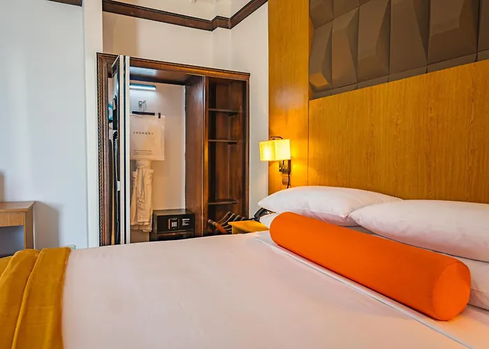 Hotel Sago Palm