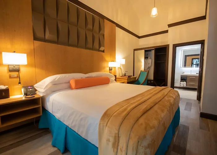 Hotel Sago Palm